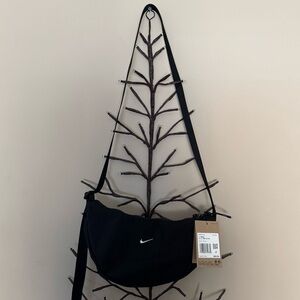 - Brand new”Nike”Unisex,crossbody bag.Size-W-12”x7”inc.Color-black.🖤